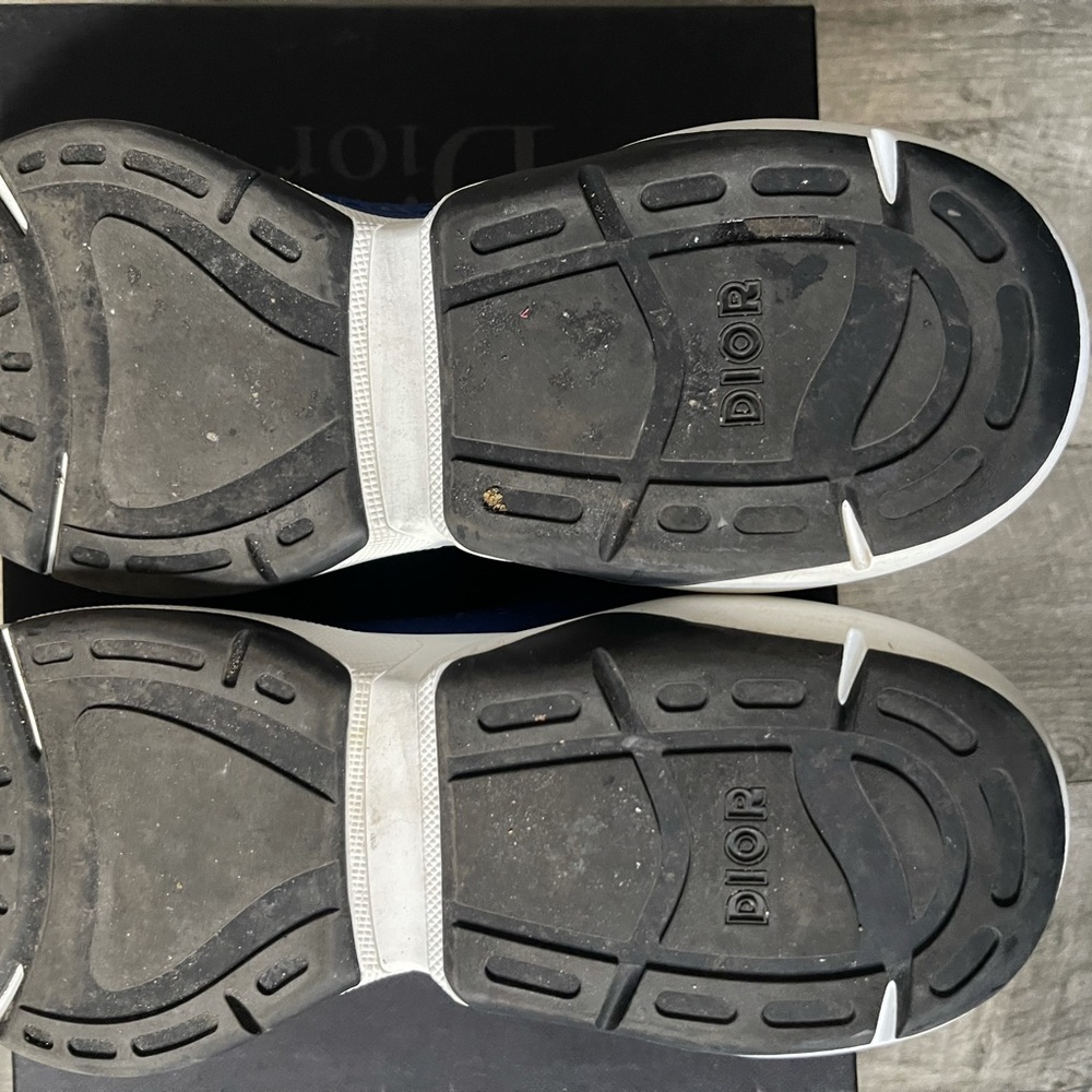 Men’s Designer Sneaker - Picture 3 of 4